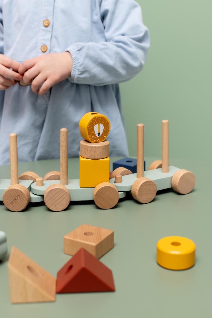 Tren con animales de madera